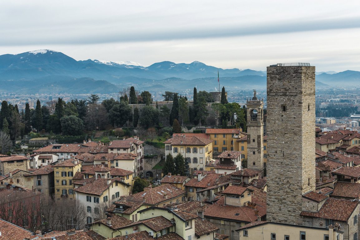 Existem várias cidades mais pequenas que também merecem uma visita: Bergamo é uma opção a considerar quando visitar Itália