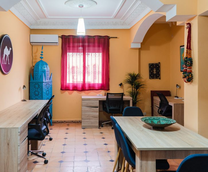 O espaço de trabalho e refeições do Dar Digital Nomad