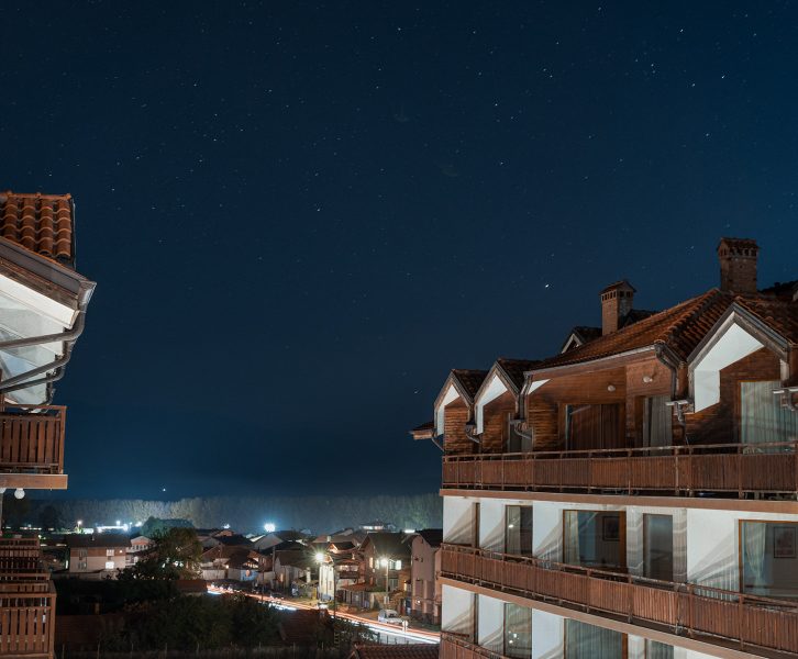 Uma noite estrelada nas montanhas de Bansko na Bulgária